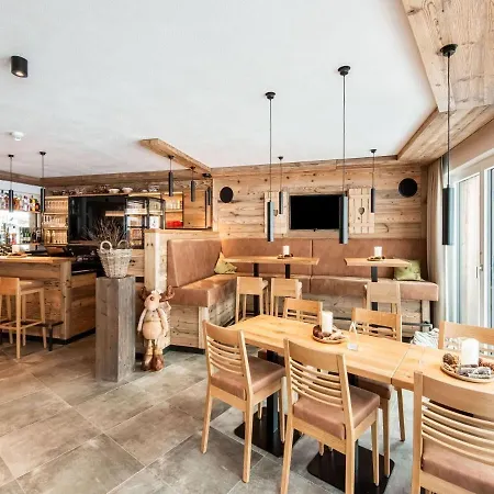 Golden Rauris מלון *